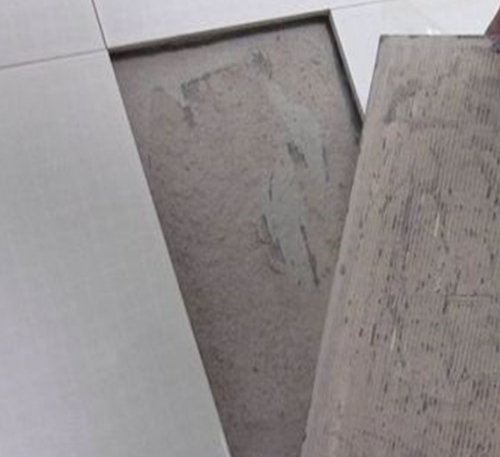 环江瓷砖空鼓维修公司分享瓷砖铺贴时如果打浆（即涂抹在瓷砖背面和基层上的砂浆或瓷砖胶）过少，会带来以下问题